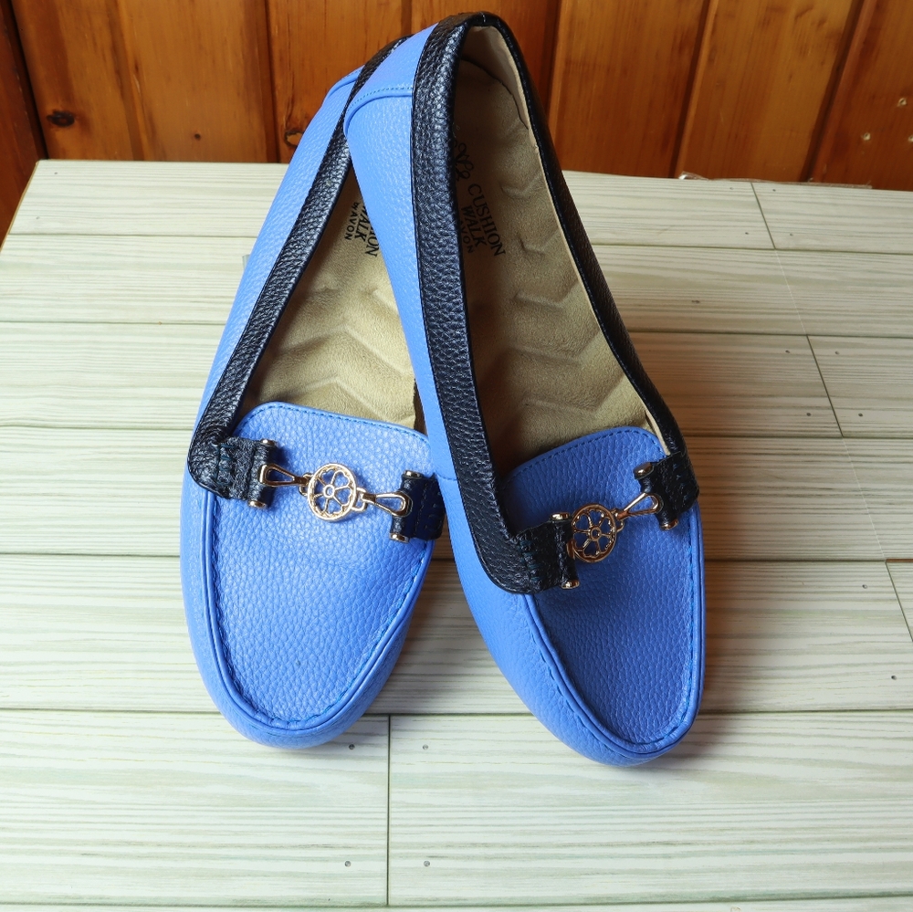 Avon Flats Size 7 in Vivid Blue